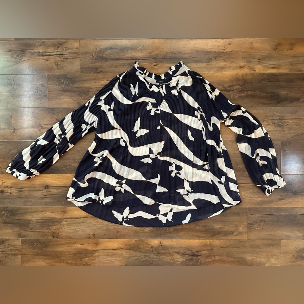 Ann Taylor L Pleated Butterfly Print Blouse Navy Ivory Long Sleeve Top - Picture 2 of 9